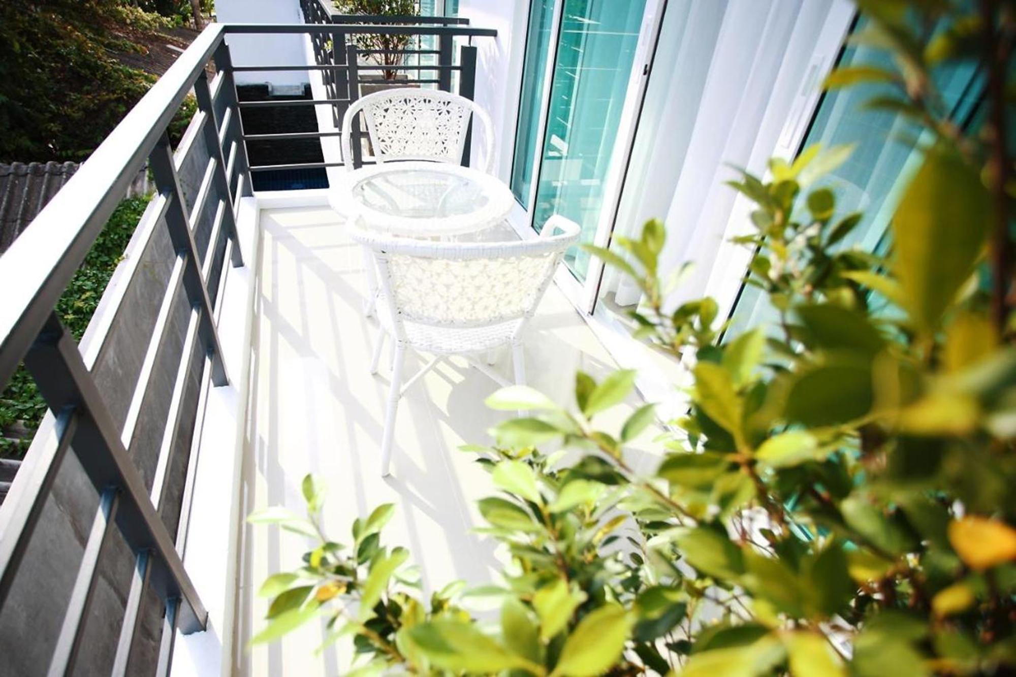 One World One Home Naiharn Hotel Rawai Luaran gambar